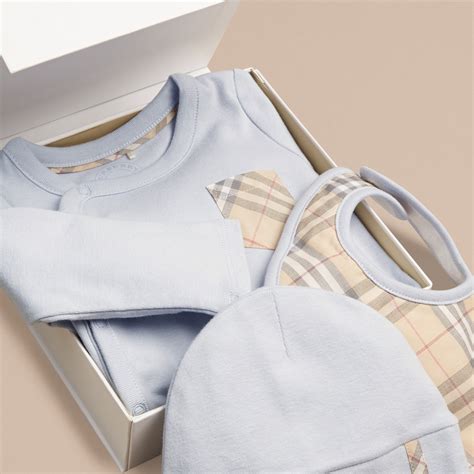 Burberry newborn gift set